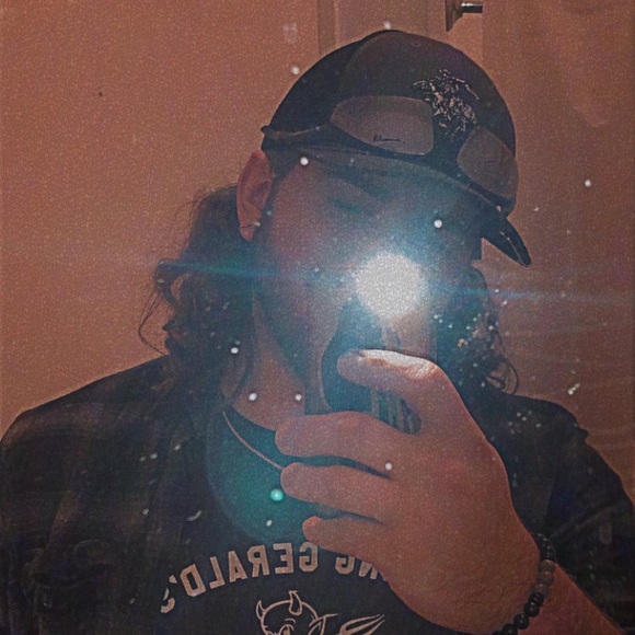 Profile Picture of Johnathon Waggy (@johnathon_waggy) on Poshmark