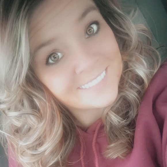 Profile Picture of Karen Fortune (@kmachell2702) on Poshmark