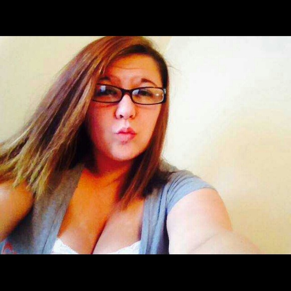 Profile Picture of Caitlin Ernest (@caitlinernest95) on Poshmark