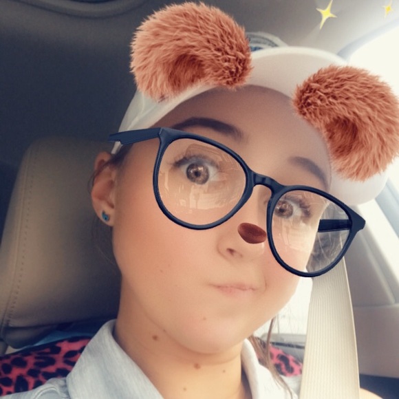 Profile Picture of Katherine Lapinsky (@katiel4p) on Poshmark