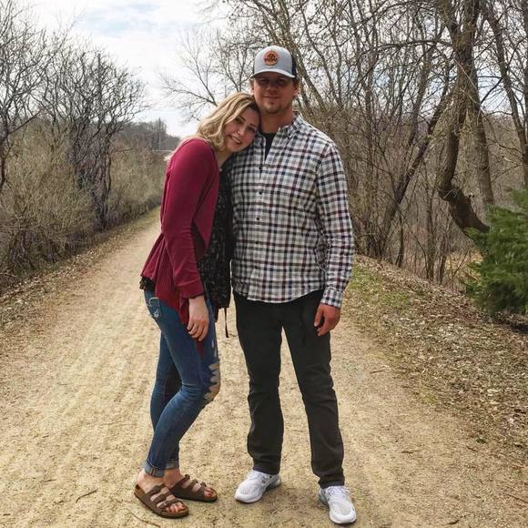 Profile Picture of Nathan Hellman (@nathanhellma) on Poshmark