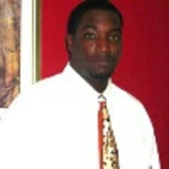 Profile Picture of Phillip Roberts (@designsbysya) on Poshmark