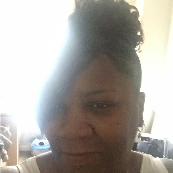 Profile Picture of Joyce Whitfield (@joydmore) on Poshmark