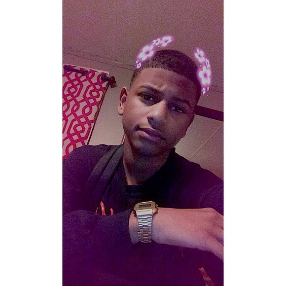 Profile Picture of Davon Milea (@ayedavon) on Poshmark
