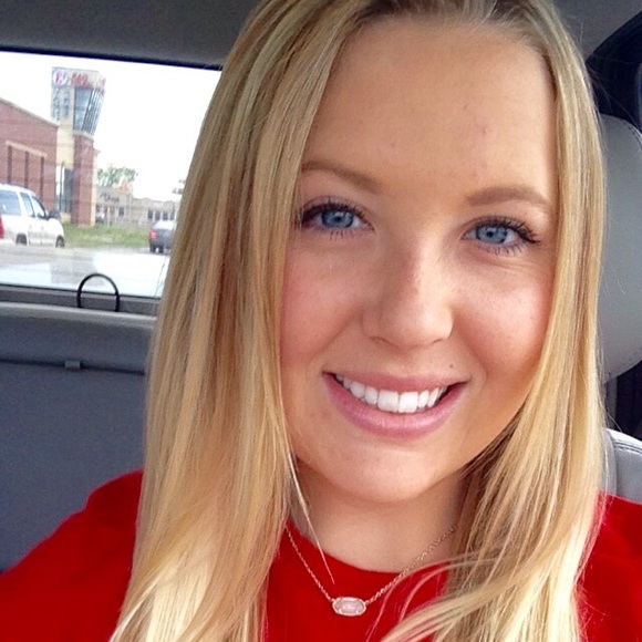 Profile Picture of Brooklyn Misenhimer (@bnm0101) on Poshmark