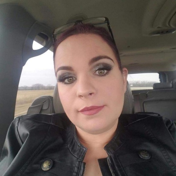 Profile Picture of Autumn Casey (@autumncasey16) on Poshmark