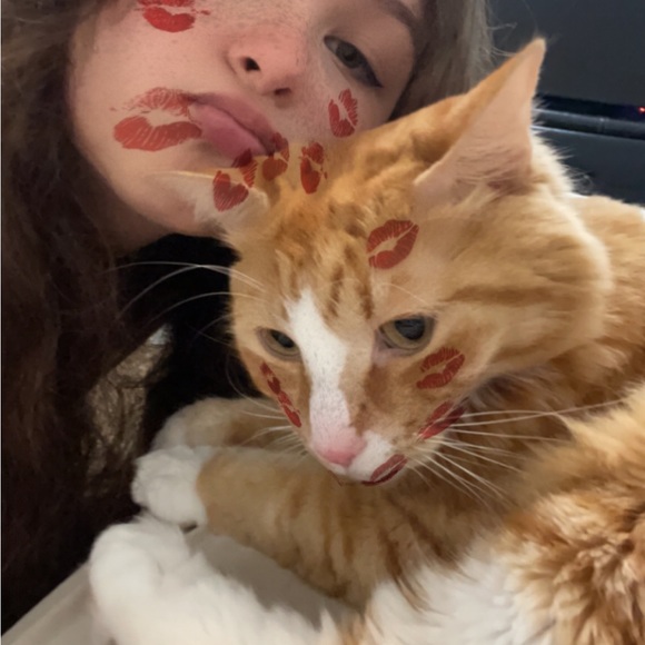 Profile Picture of Isa Lafuente (@borderhopperisa) on Poshmark