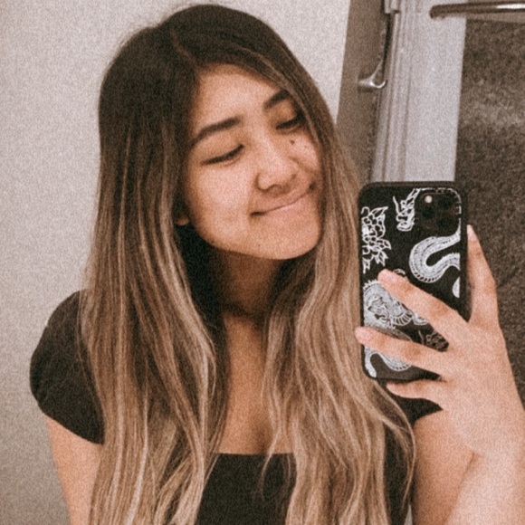 Profile Picture of Amanda Hirayama (@amandahirayama) on Poshmark