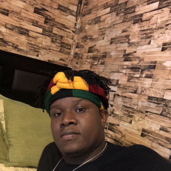 Profile Picture of Peterson Theodore (@petersontheo677) on Poshmark