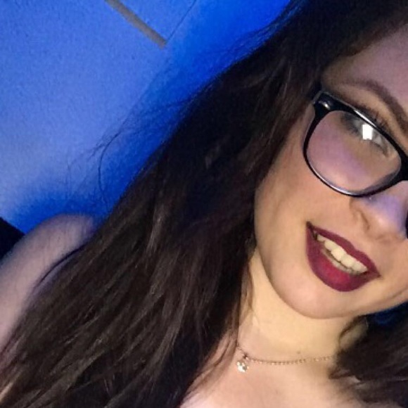 Profile Picture of Haylie Oravetz (@haylieo) on Poshmark