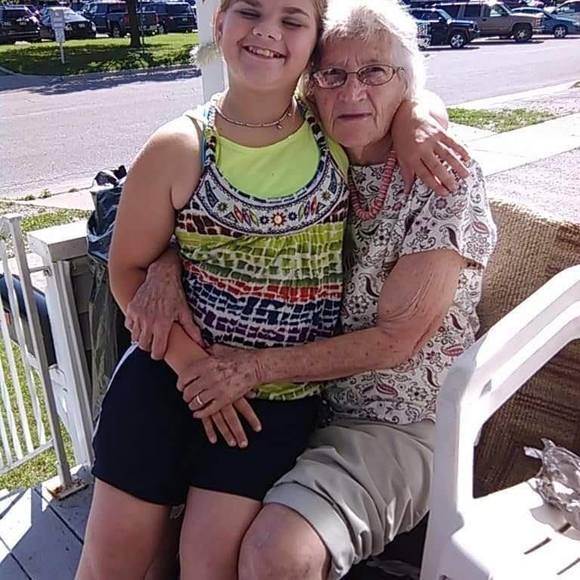 Profile Picture of Angela Bredow (@angelagirard95) on Poshmark