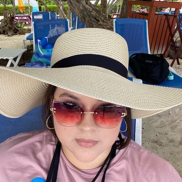 Profile Picture of Roxana Castillo (@roxana4305) on Poshmark