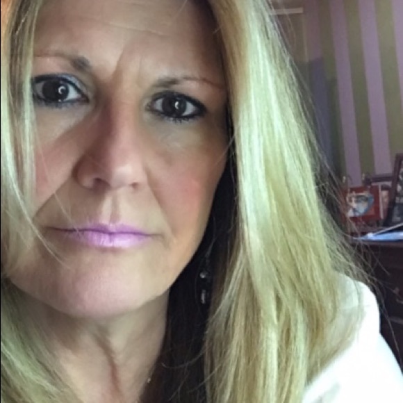 Maggie Puntasecca - Poshmark Profile Picture of Maggie Puntasecca (@maguerite) on Poshmark