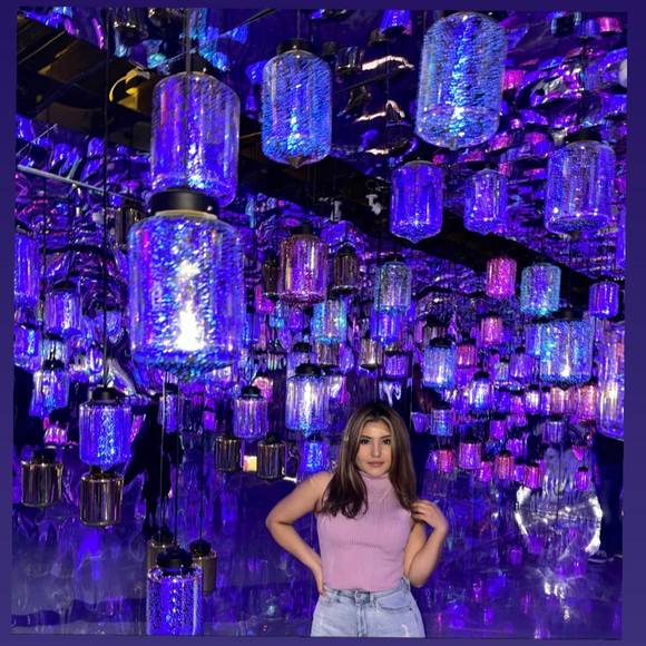 Profile Picture of Vanessa Rosas (@nessrosas) on Poshmark