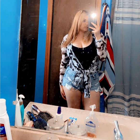 Profile Picture of Gabrielle Browning (@gabrowning7885) on Poshmark