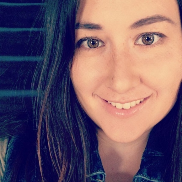 Profile Picture of Leah Lint (@leahtran1) on Poshmark