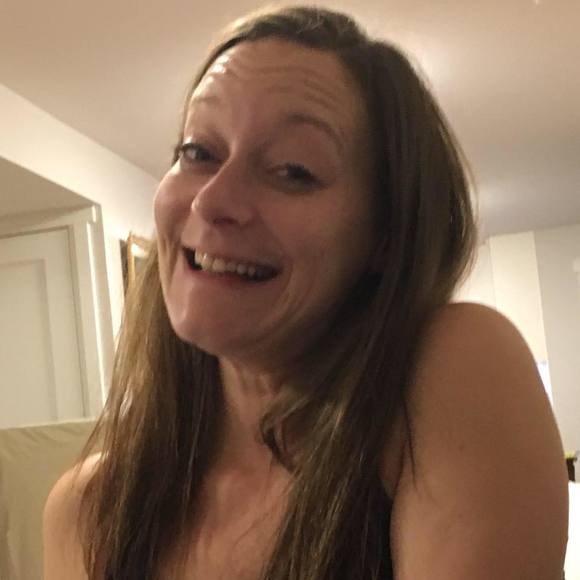 Profile Picture of Joleen Antoniuk (@joleenantoniuk) on Poshmark