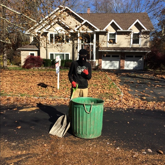 Profile Picture of Anthony Ulpo (@anthonyzs) on Poshmark