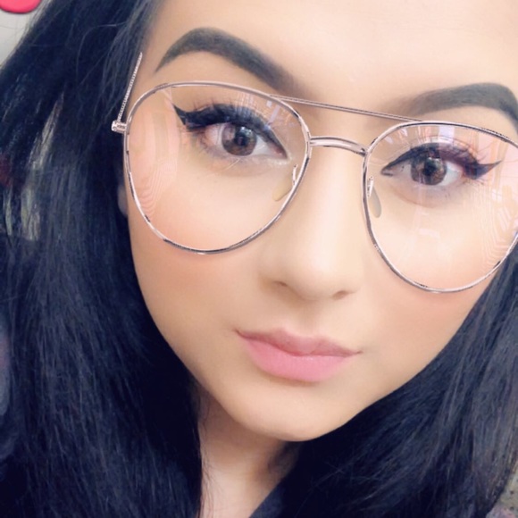 Profile Picture of Mariela Ramos (@ramosamariela97) on Poshmark