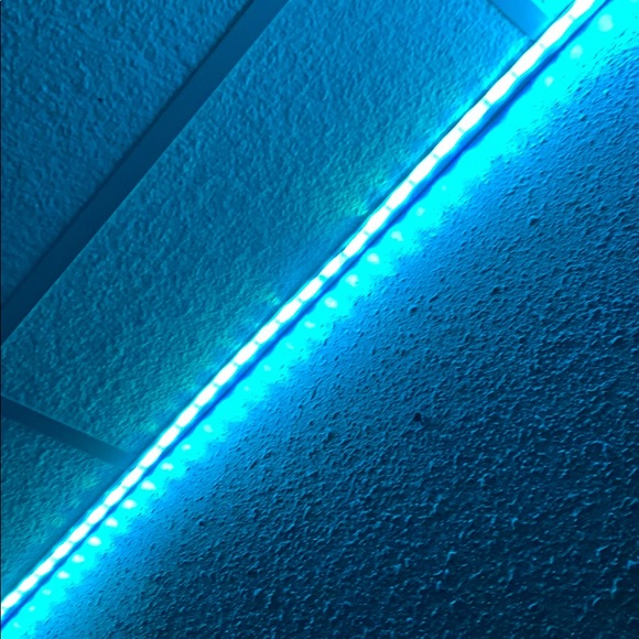 Profile Picture of Alex Huizar (@alex2k25) on Poshmark