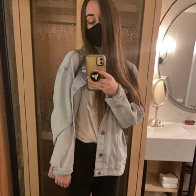 Profile Picture of Rox 💛 (@Love_Roxy16) on Twitter