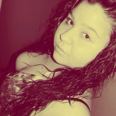 Profile Picture of Justine Button (@StineyJBear) on Twitter
