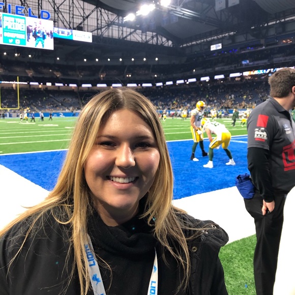 Profile Picture of Madeline Chaklos (@chaklosmac) on Poshmark