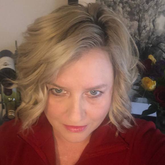 Profile Picture of Paula Fischer (@plfish68) on Poshmark