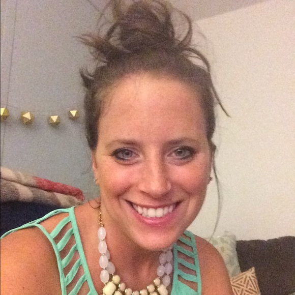 Profile Picture of Ashley Peraino (@ashleyperaino) on Poshmark