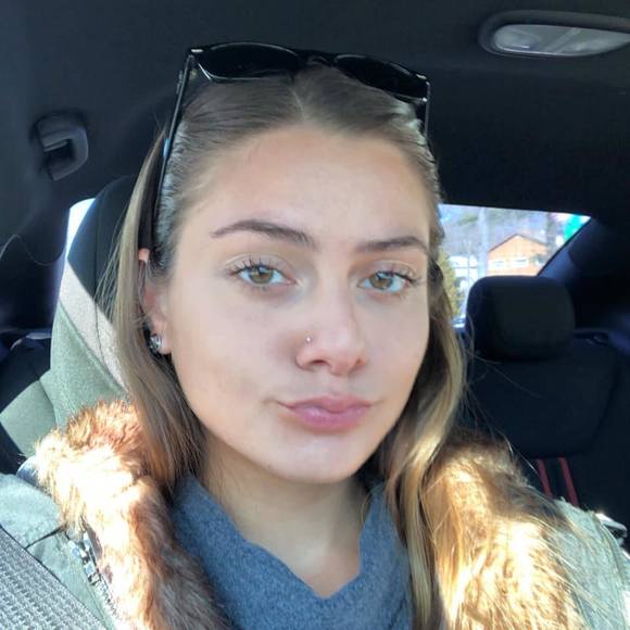 Profile Picture of Carly Sandstrom (@carsandstrom) on Poshmark