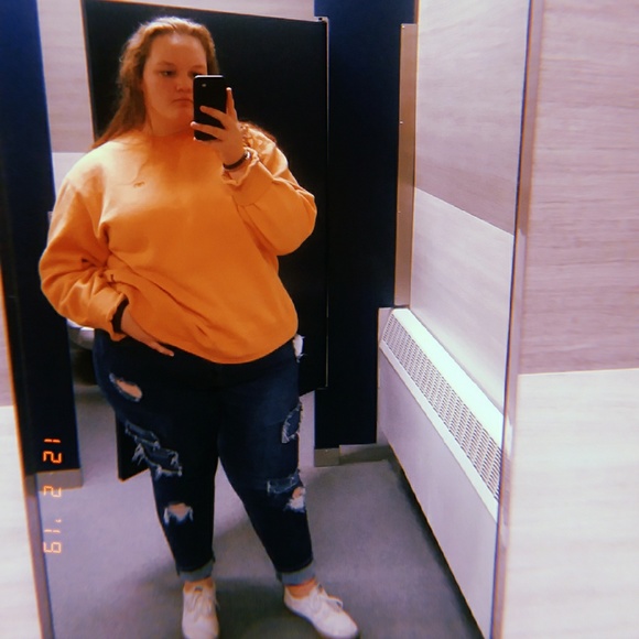 Profile Picture of Hailey Carson (@hailey_abc1) on Poshmark