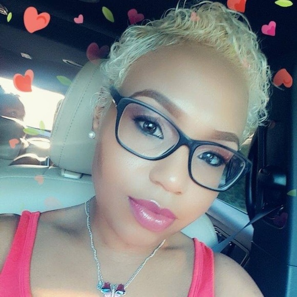 Alexis Behr - Poshmark Profile Picture of Alexis Behr (@lexbehr) on Poshmark