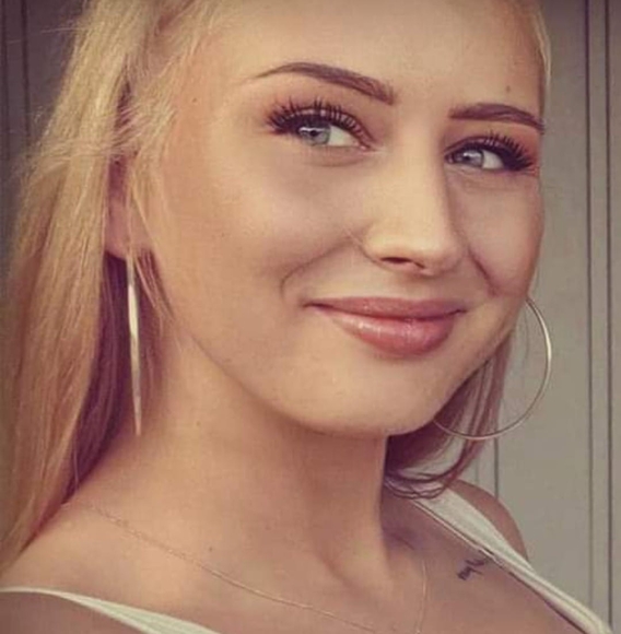 Profile Picture of Melody Lintz (@grandkemelody0) on Poshmark