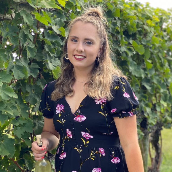 Profile Picture of Leah Beiswinger (@lbeisw1) on Poshmark