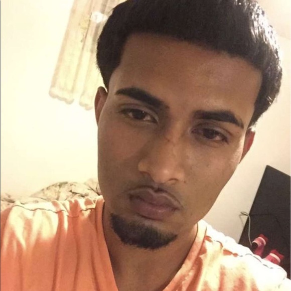 Profile Picture of Chris Singh (@chrisstayfly) on Poshmark