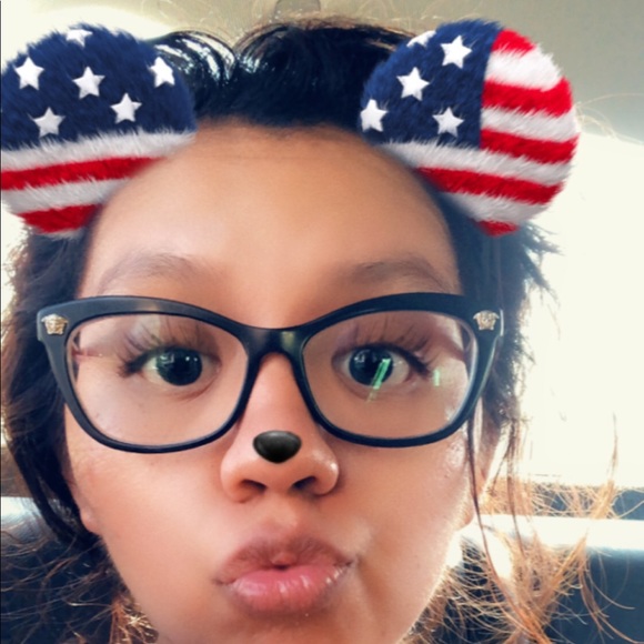 Profile Picture of Cristal Sanchez (@cenriquez21) on Poshmark