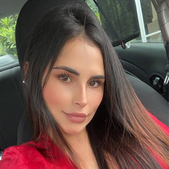 Profile Picture of Maria Neira (@maria_neira) on Poshmark