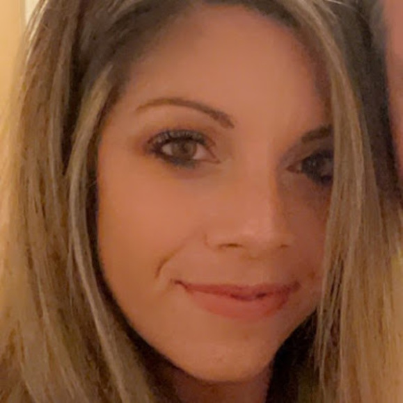 Profile Picture of Alexa Dunn (@adunn13335) on Poshmark