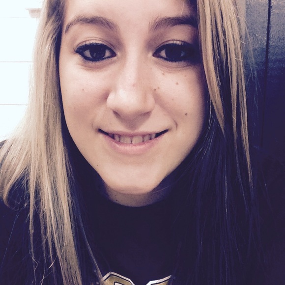 Profile Picture of Julia Grace (@juliagrace2390) on Poshmark