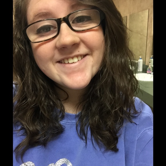 Profile Picture of Elizabeth Shedd (@eshedd7) on Poshmark