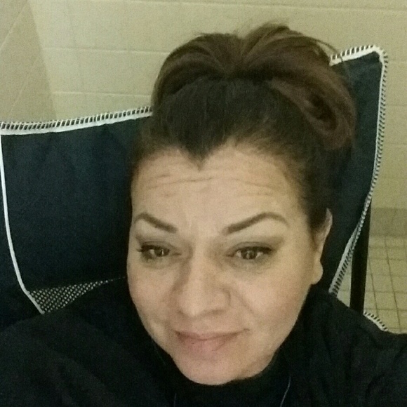 Profile Picture of Ruby Ricks (@lerxr86) on Poshmark