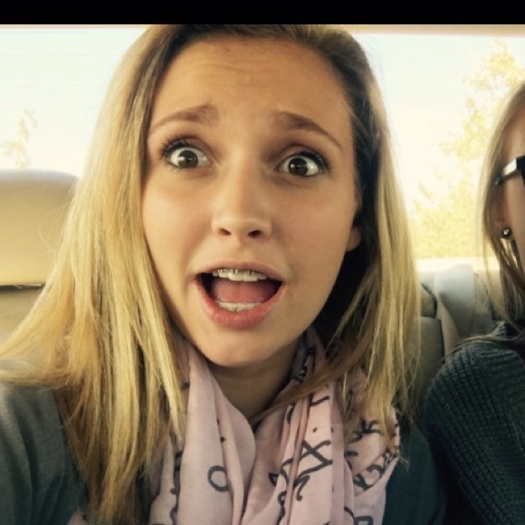 Profile Picture of Abby Fingarson (@19abifin) on Poshmark