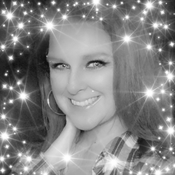 Profile Picture of Tracie Freeman (@traciefreeman98) on Poshmark