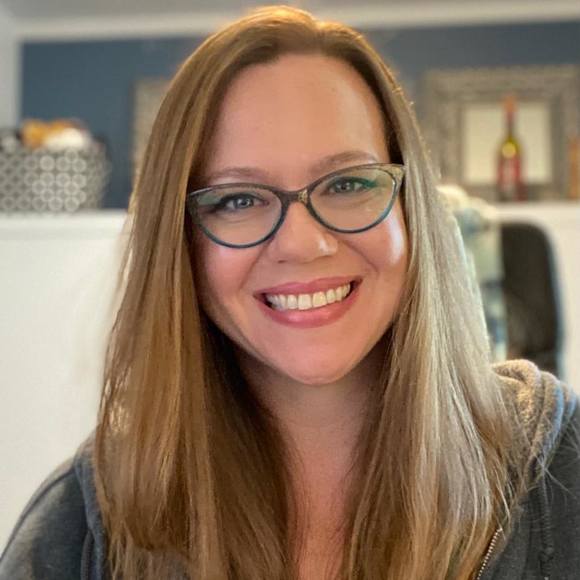 Profile Picture of Christy Hopf (@cdhopf) on Poshmark