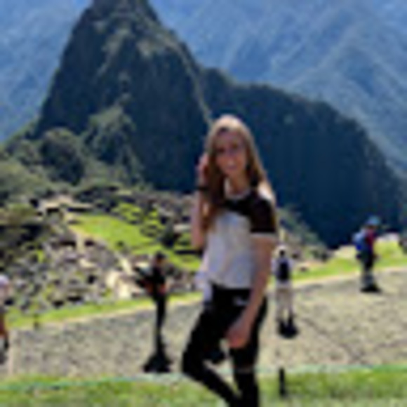Profile Picture of Megan Larsen (@meganlarsen713) on Poshmark