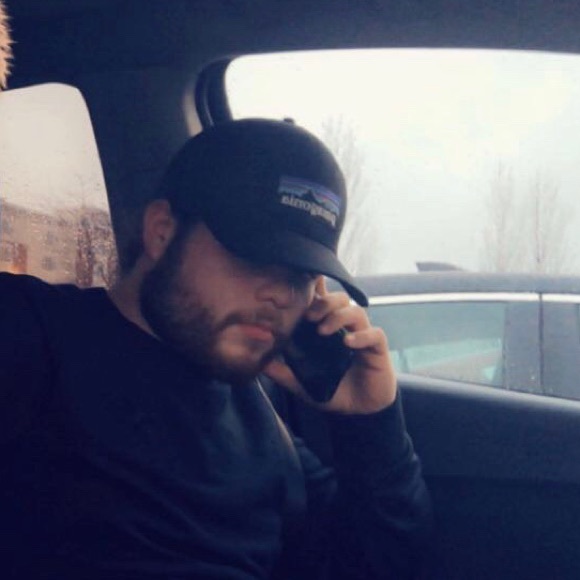 Profile Picture of Thomas Cairo (@tcairo71) on Poshmark