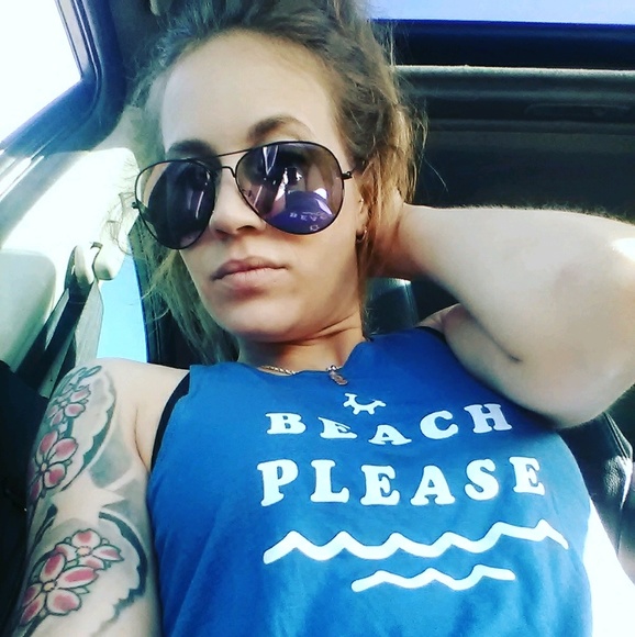 Profile Picture of Kayla Warble (@kwarble) on Poshmark