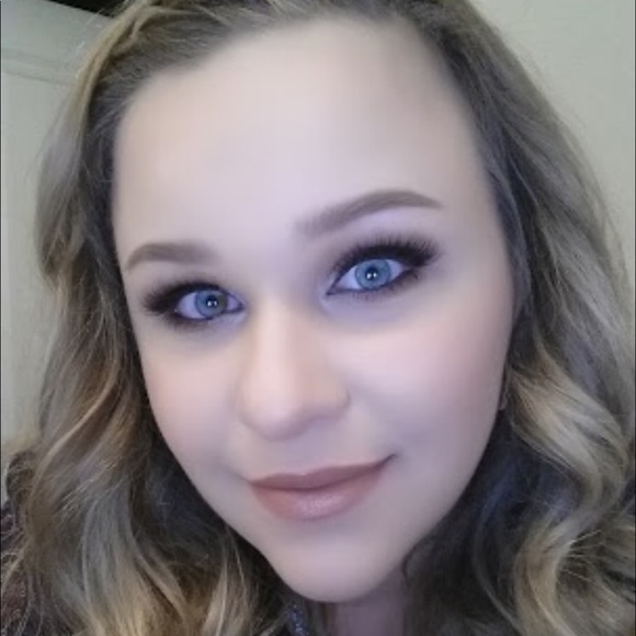 Profile Picture of Jona Welsh (@jowelsh) on Poshmark