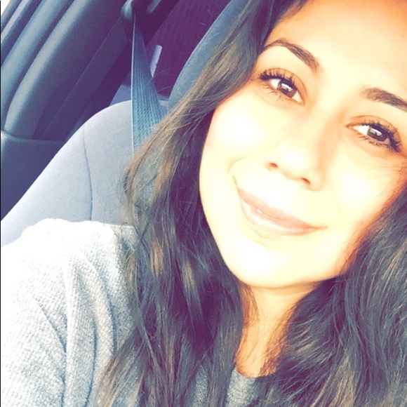 Profile Picture of Bianca Lara (@bea_anquita1) on Poshmark