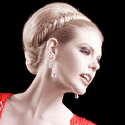 Profile Picture of Catherine Short (@catherinevocals) on Twitter
